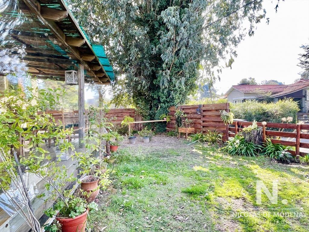 Venta de casa sólida en excelente punto comercial o para v