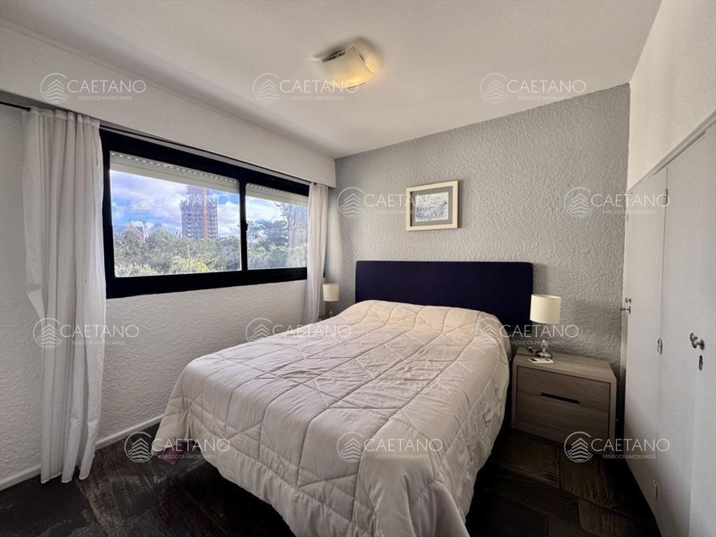 Venta apartamento de dos dormitorios, Playa Brava