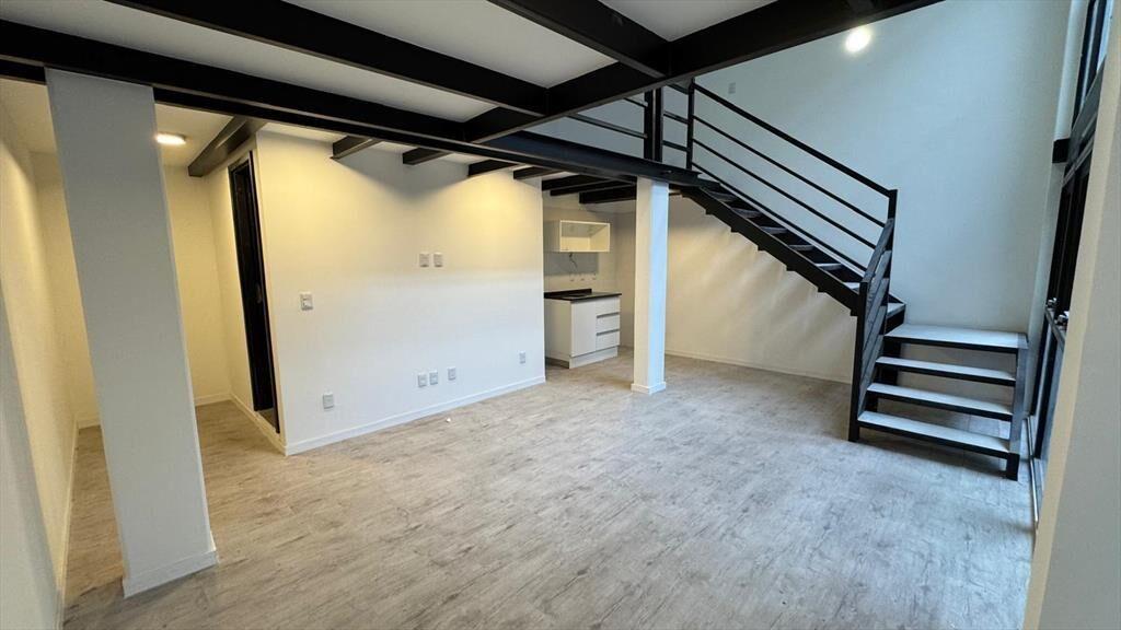Excelente loft en ciudad vieja por peatonal Sarandí.