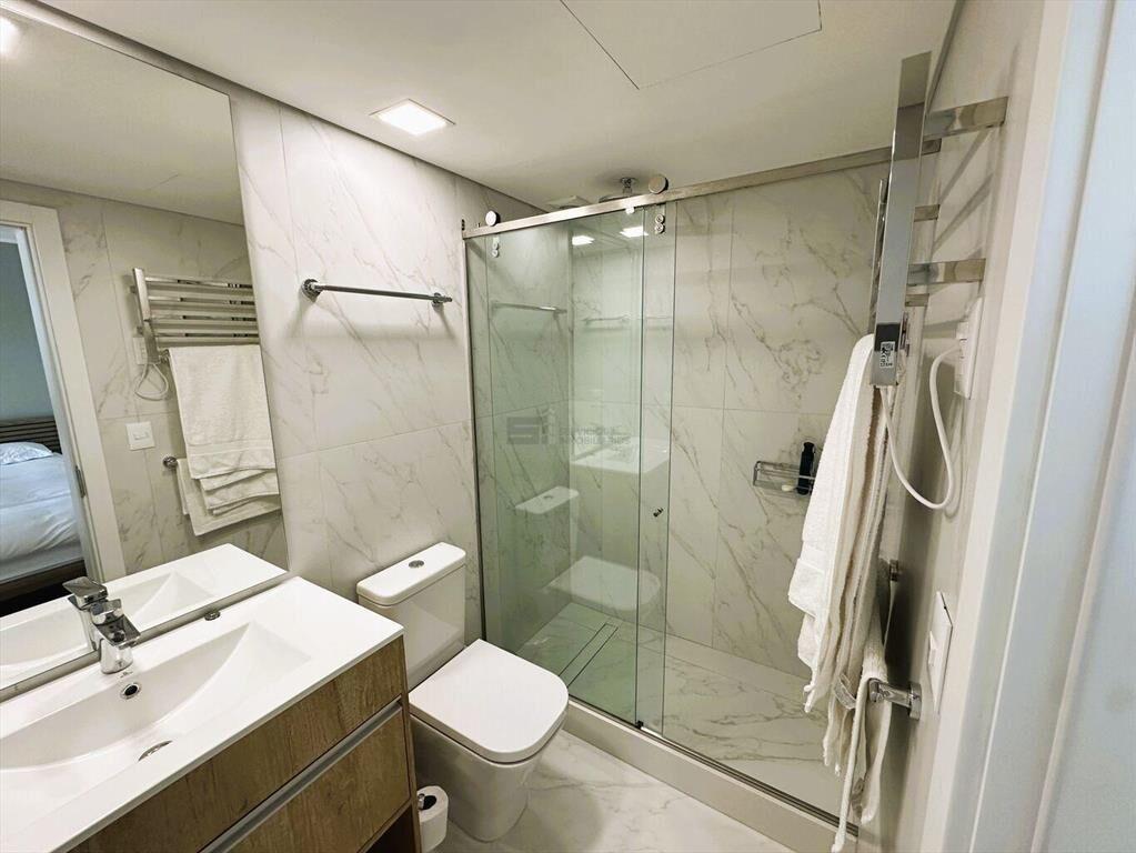 Venta penthouse dos dormitorios tres baños Malvin Frente Ra