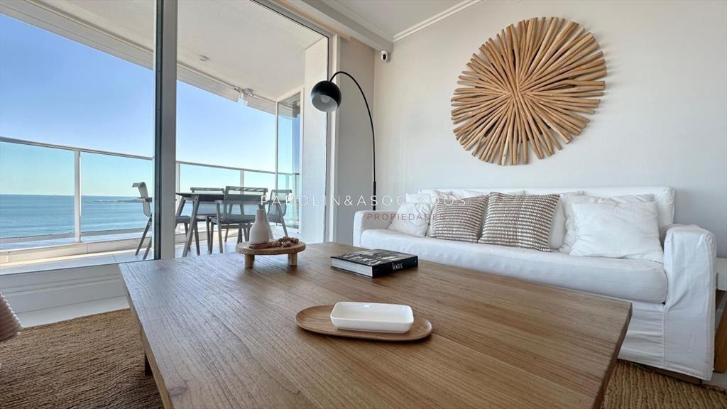 Apartamento en venta en edificio Paramount de 3 +