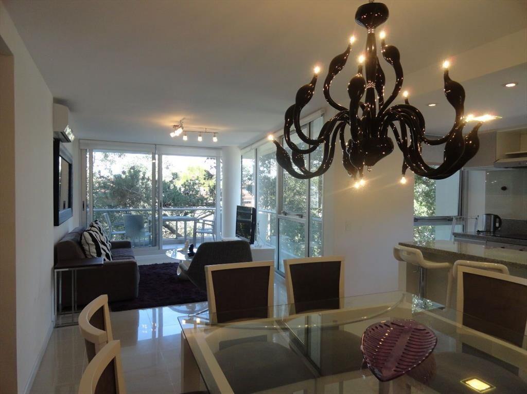 Amplia terraza, aire acondicionado en todos los ambientes