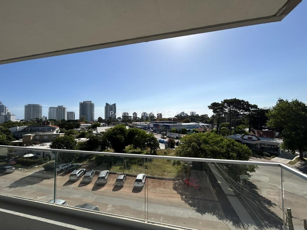 VENTA DE APARTAMENTO DE 2 DORMITORIOS Y 2 BAÑOS