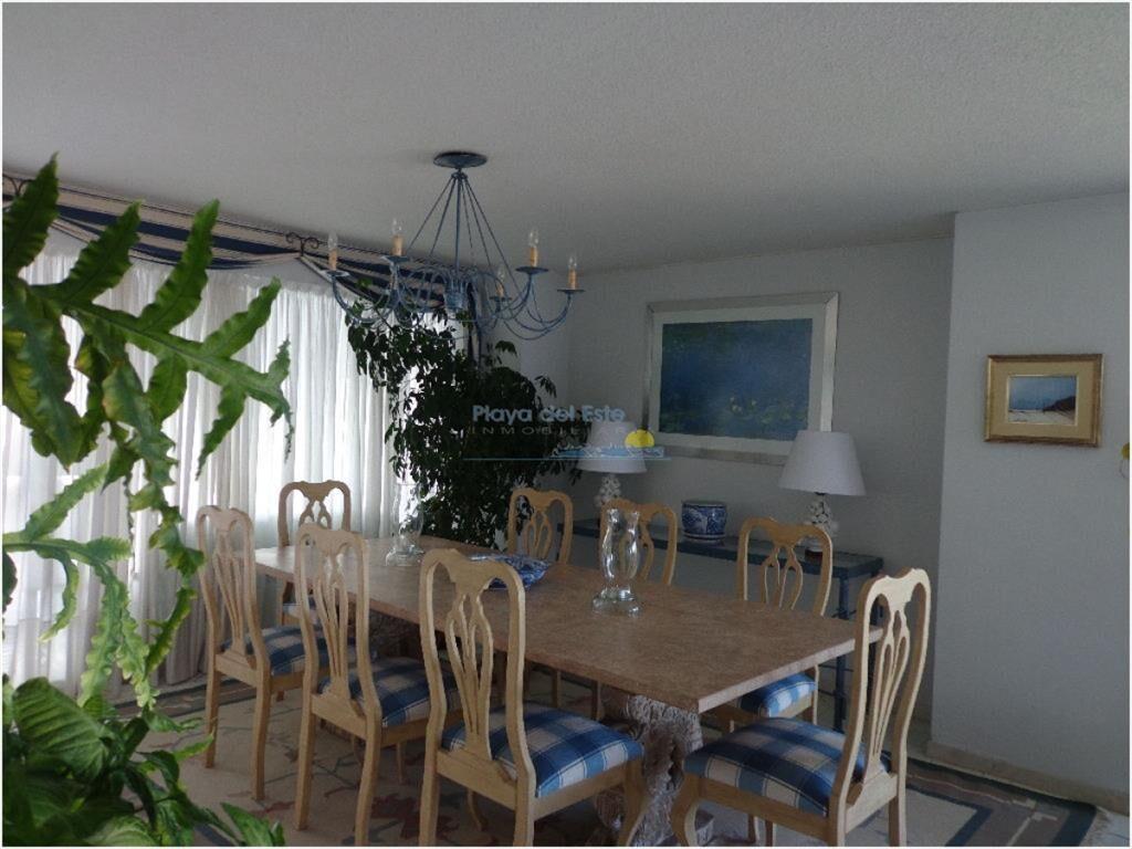 Apartamento de 3 dormitorios Frente al mar , del