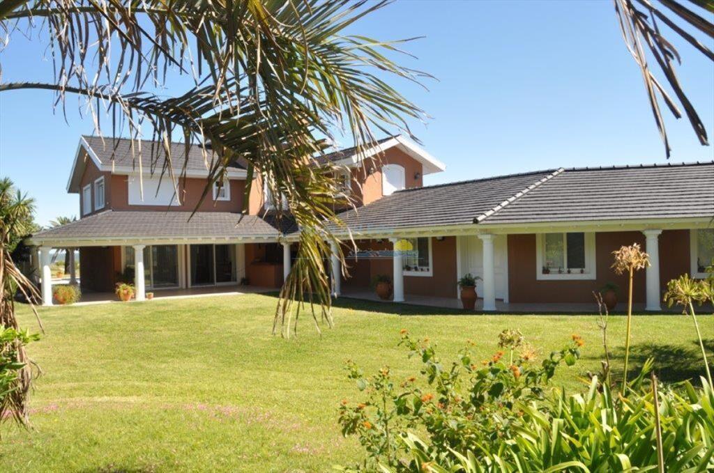 Hermosa casa en primra linea del mar, playa en -
