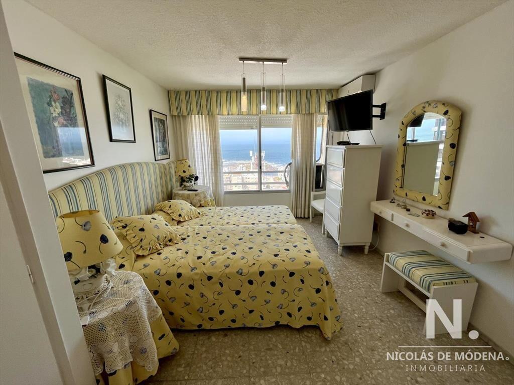 Venta Departamento - 3 dormitorios 2 baños - Peninsula