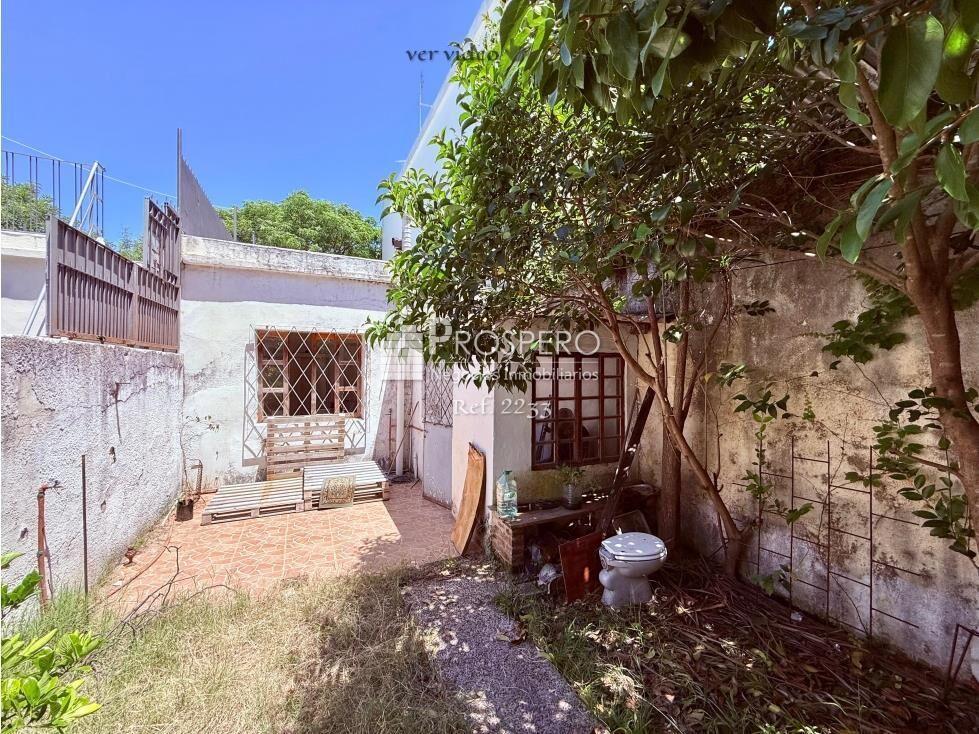 2233/4 Venta terreno con construccion  2dorm Pocitos Nuevo