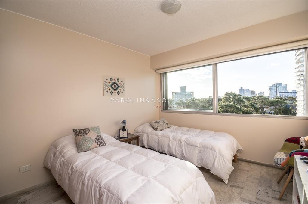 Apartamento de 3 dormitorios en venta Roosevelt