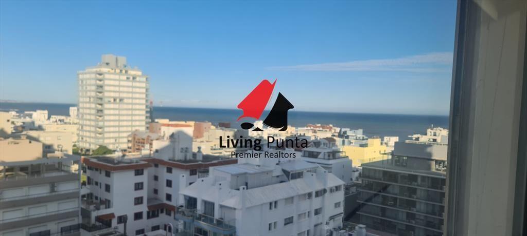 Amplia planta con vista al mar en venta en punta