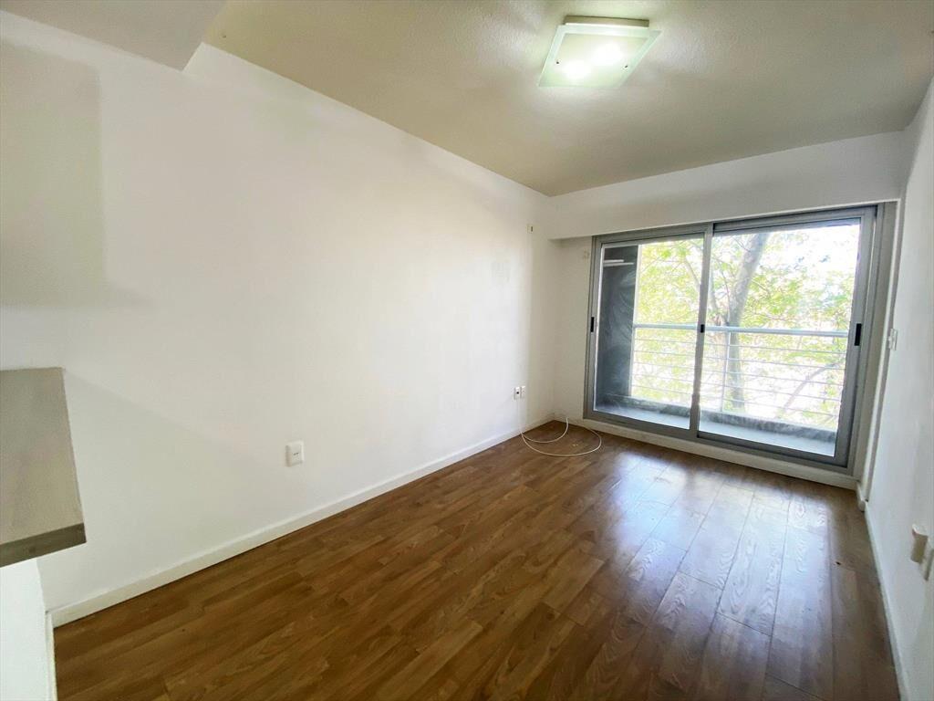 Alquiler - Apartamento al frente con un dormitorio en Cordón