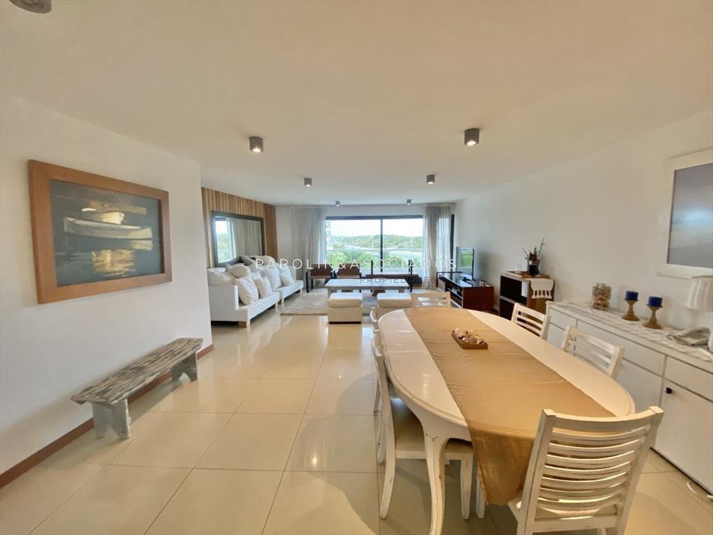 Apartamento en venta de 3 dormitorios en Playa