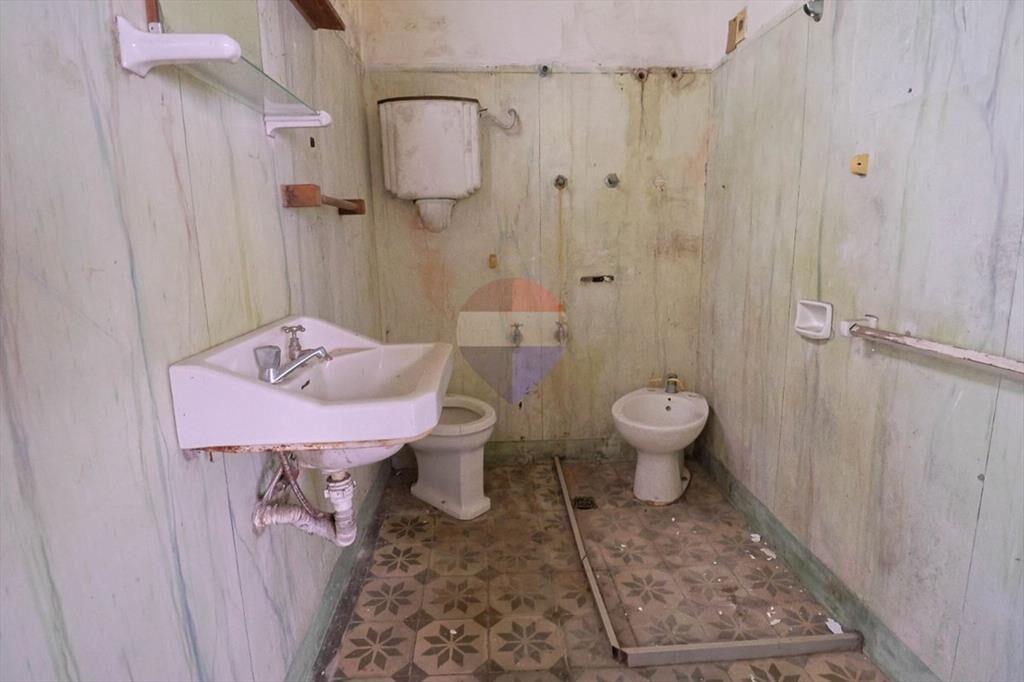 VENTA CASA A RECICLAR LA COMERCIAL