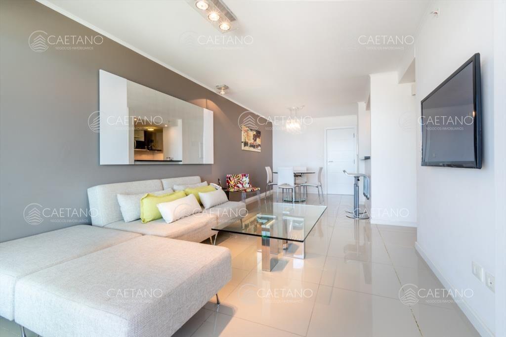 Apartamento de 2 Dormitorios en Playa Brava con Vista al Ma