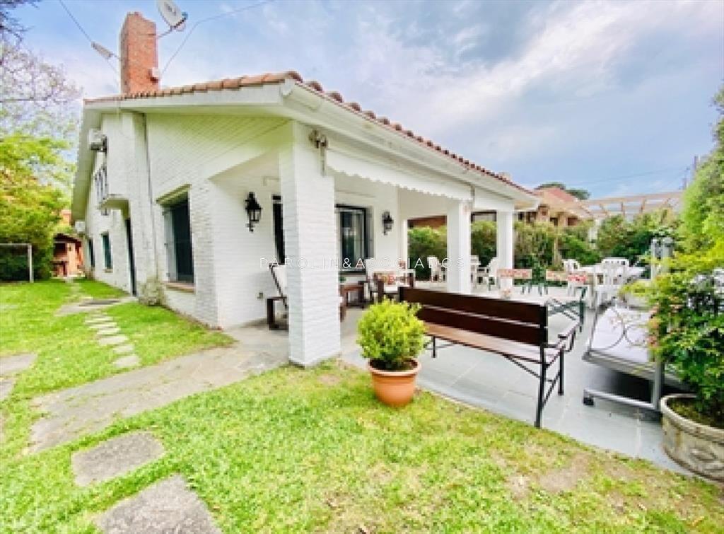 Casa En Venta de 6 Dormitorios en Mansa, Punta