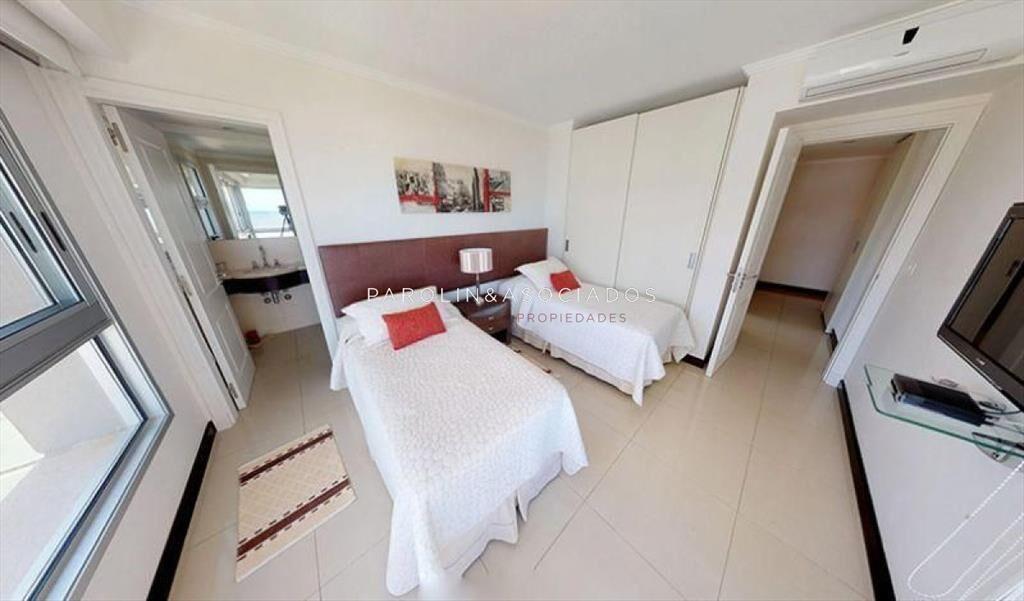 Apartamento en venta de 3 dormitorios en Torre