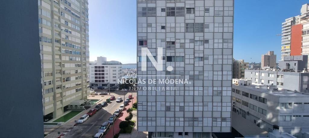 Apartamento en peninsula de 2 dormitorios en venta.