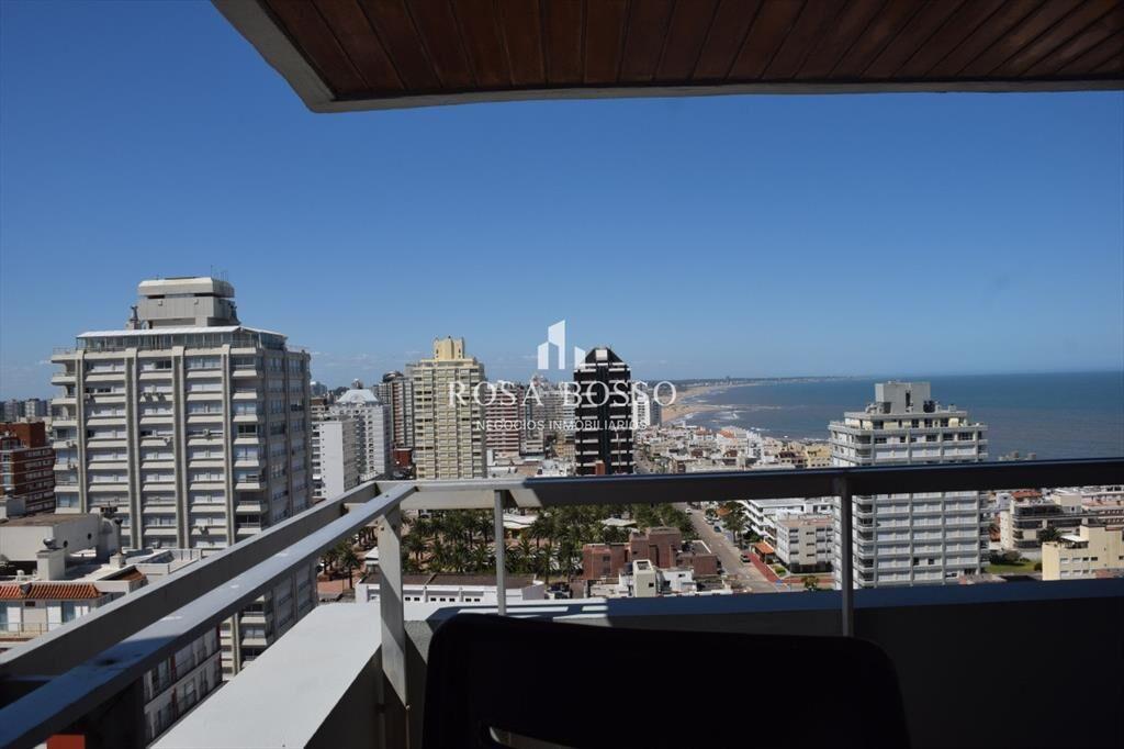 Apto en península, a 300 metros del mar.