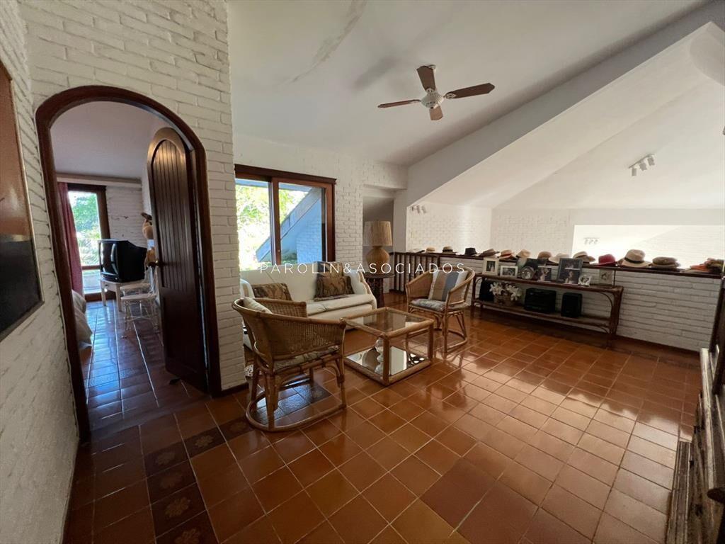 Casa de 4 dormitorios en venta en Lugano, Punta