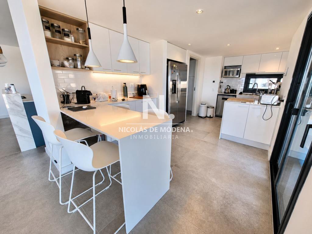 Vende apartamento de Punta del Este frente al de
