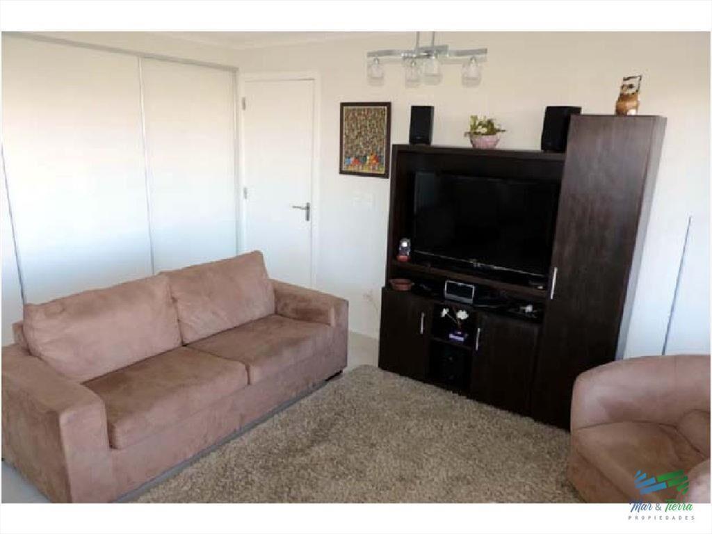 En venta.. Muy lindo apartamento sobre Av. Punta