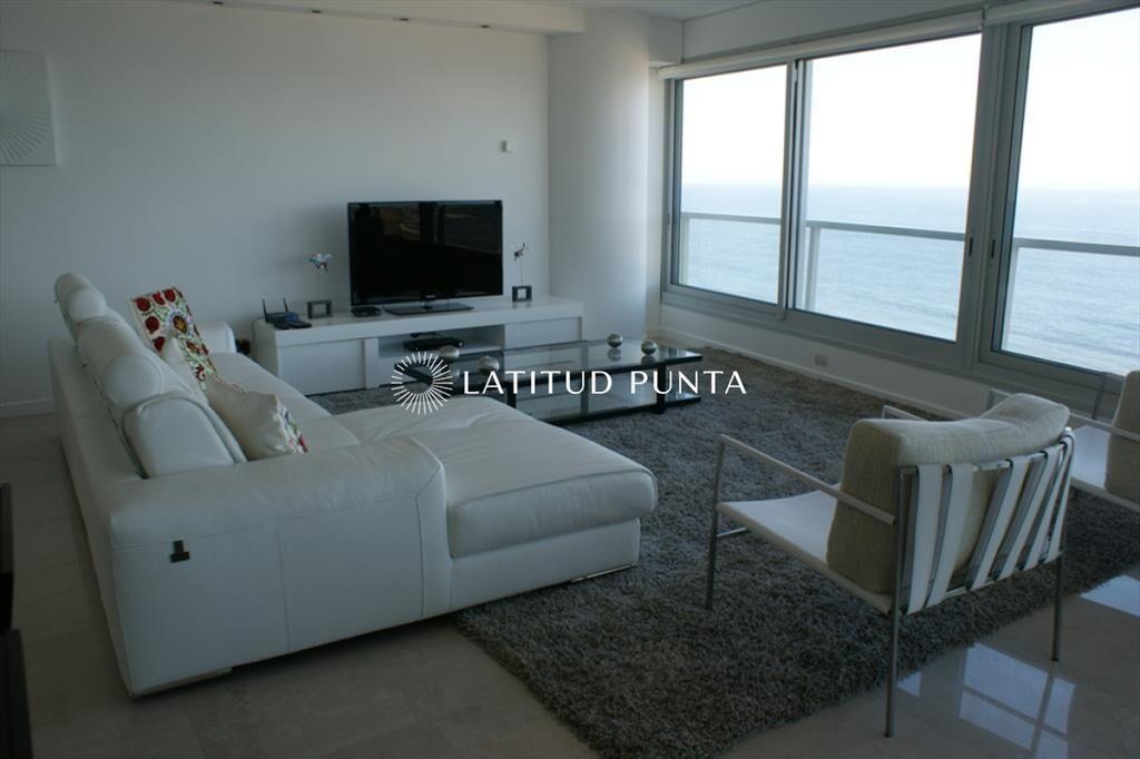 Piso alto en Le Parc, 3 suites más dependencia