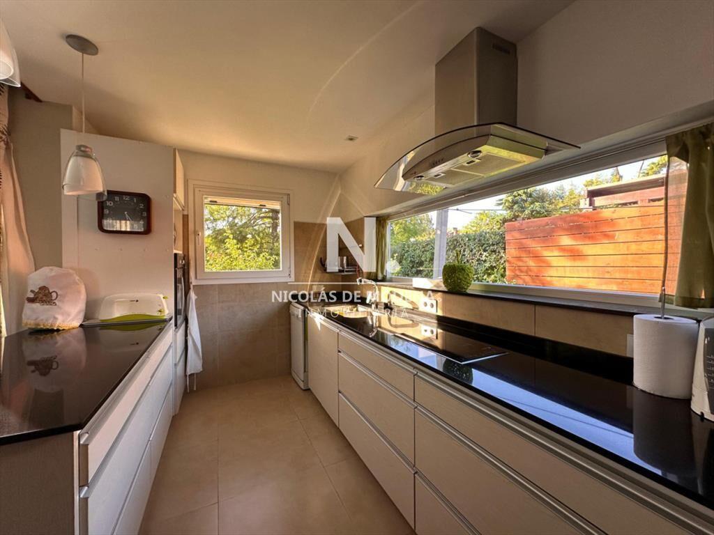 En venta chalet de 3 dormitorios con pergola, en