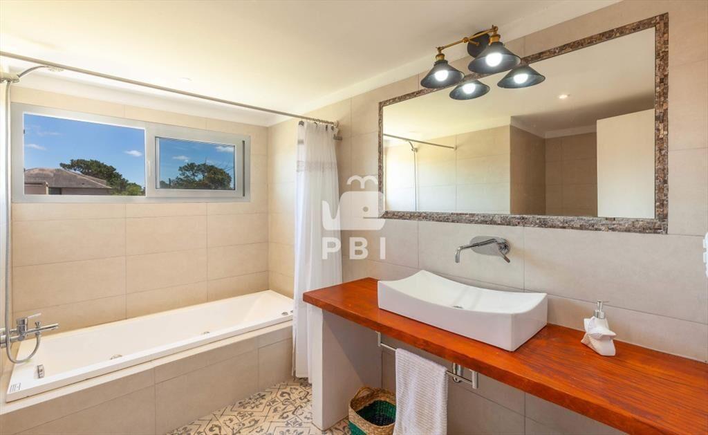 Casa en venta de 3 dormitorios con piscina en en