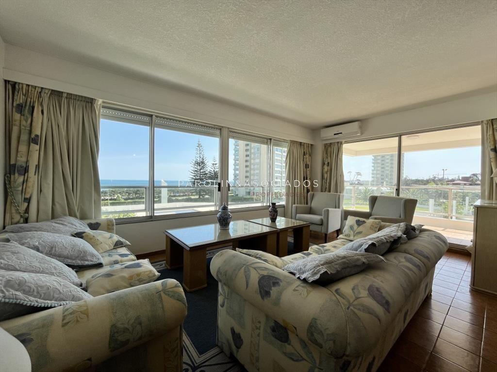 Apartamento en venta en torre Jefferson, Punta del Este.