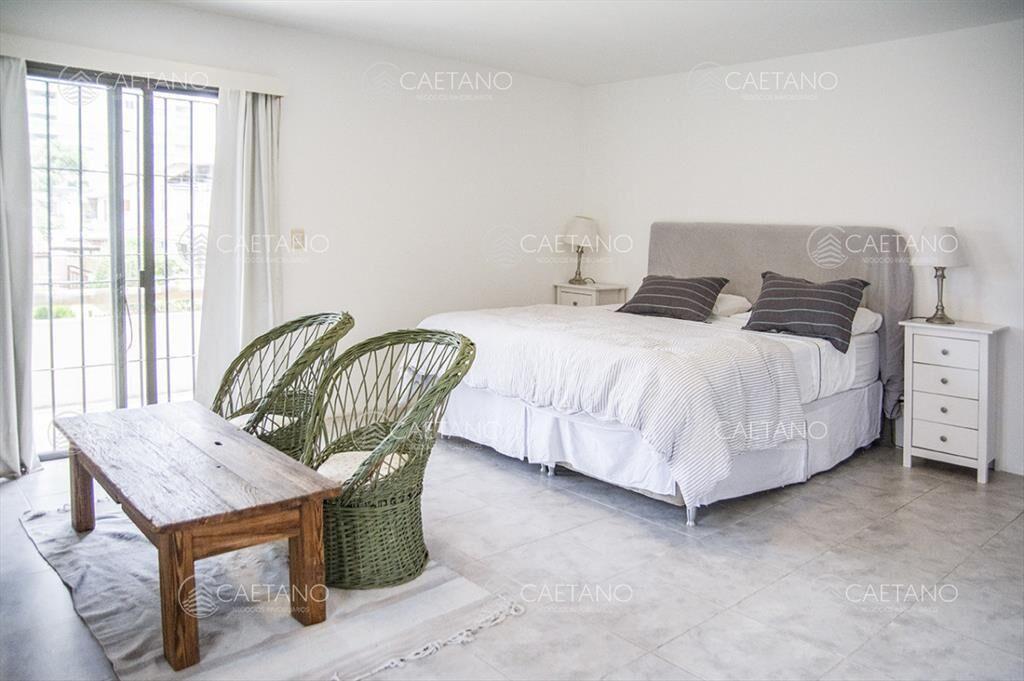Excelente chalet de 5 dormitorios en venta a pasos de Playa