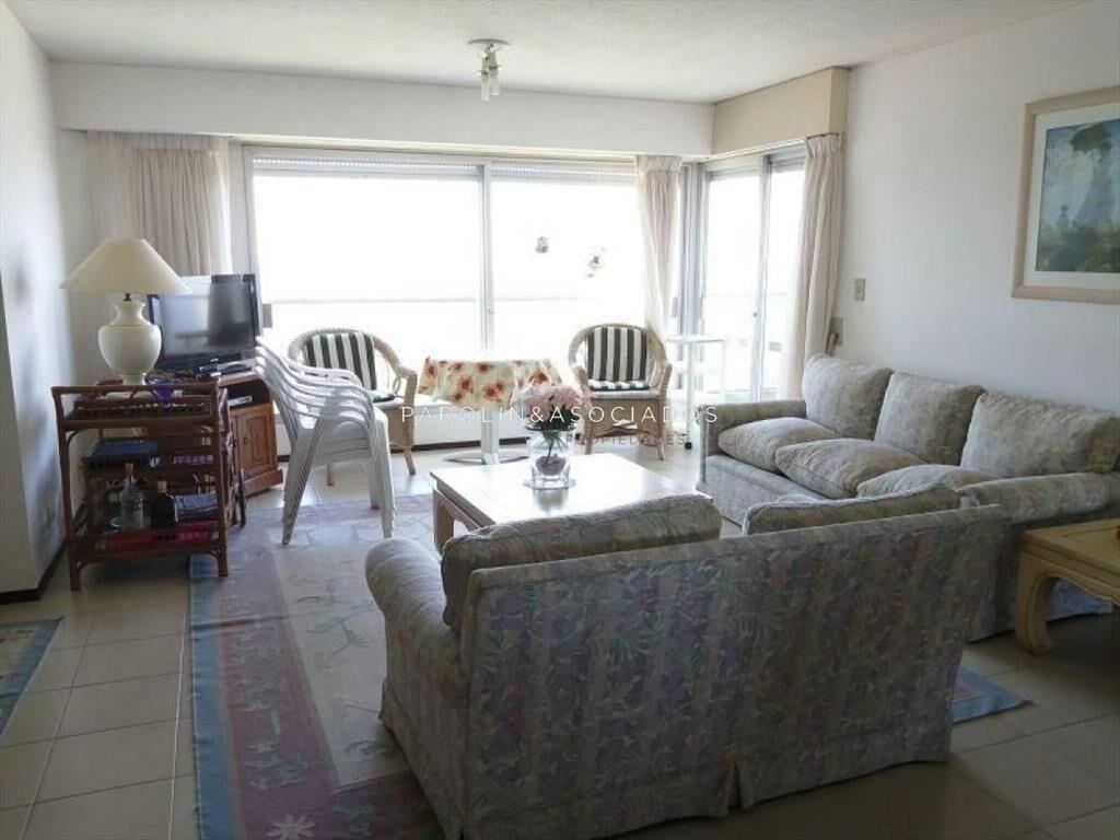 Apartamento en venta de 3 dormitorios en Punta