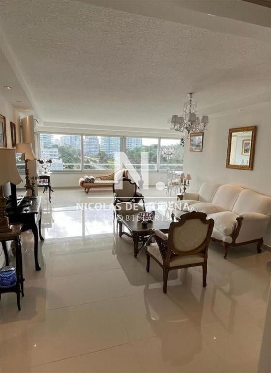 Departamento de 3 dormitorios en venta en Torre
