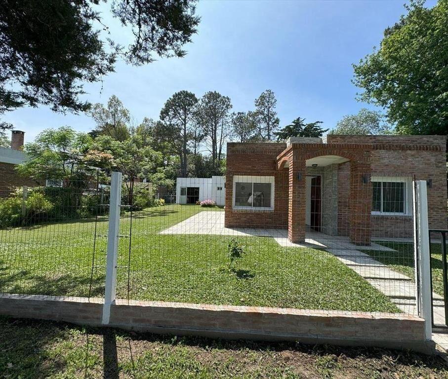 CASA CON BARBACOA EN VENTA EN BALNEARIO LOS PINOS