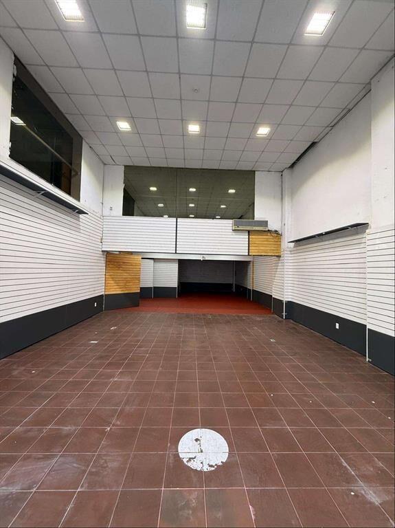ALQUILER Local comercial de 2000m2 en Goes