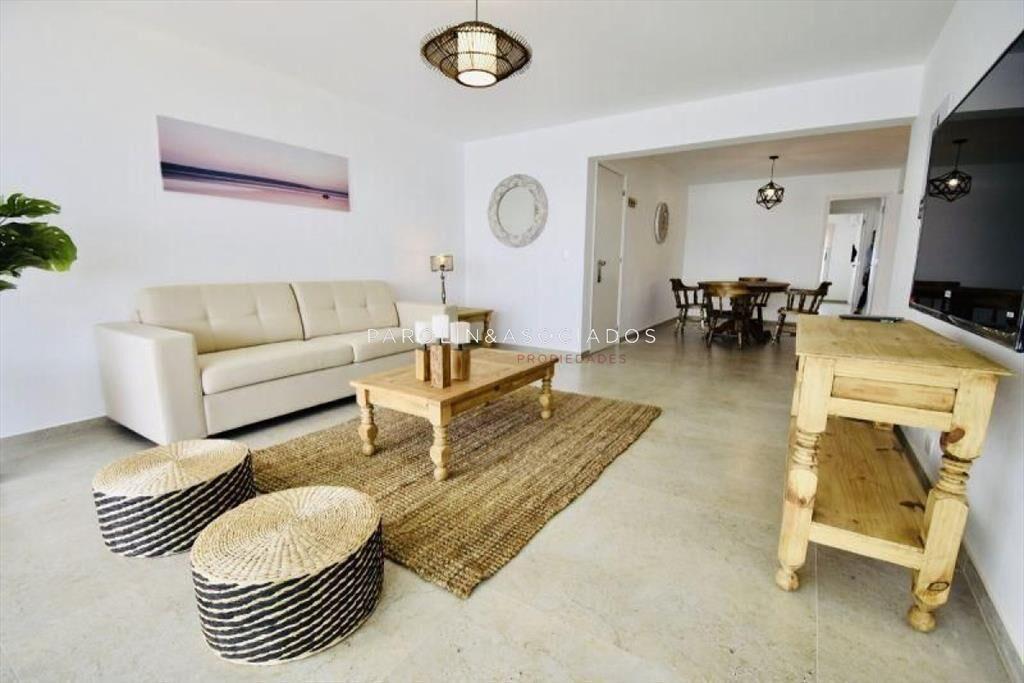 Apartamento en venta de 3 dormitorios en Malecón