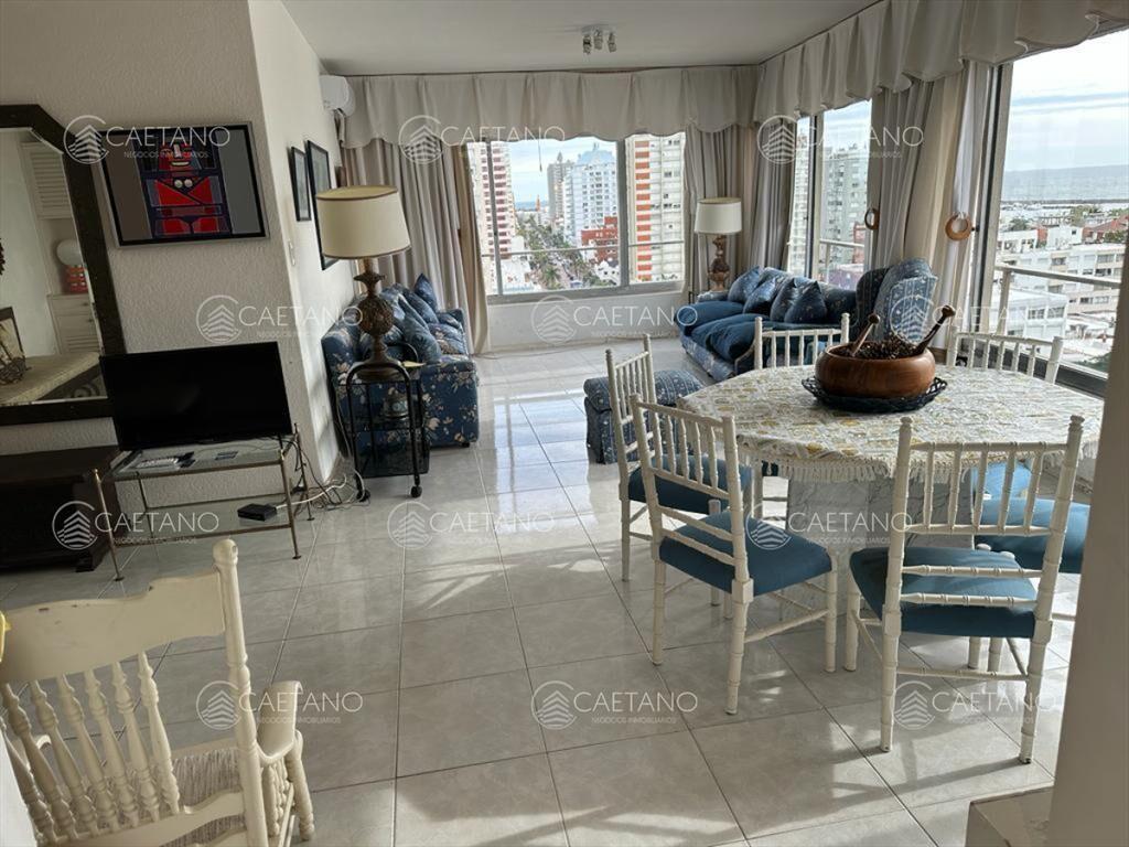 Peninsula piso alto con excelente vista