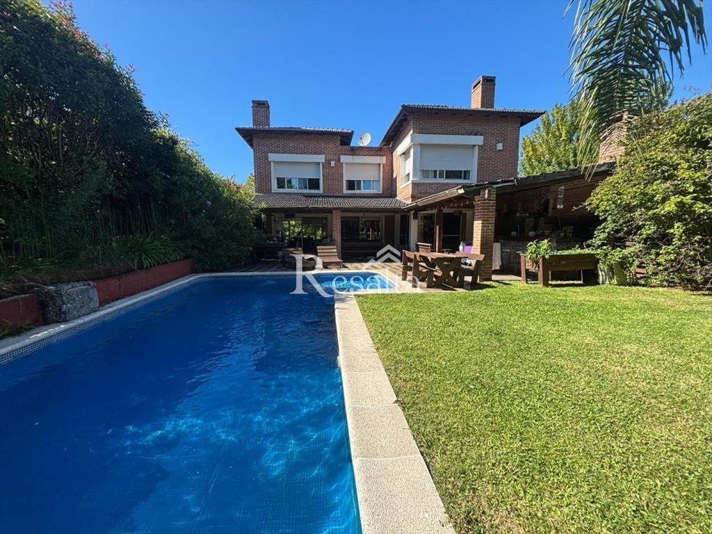 VENTA CASA LA TAHONA 4 DORMITORIOS CON PISCINA