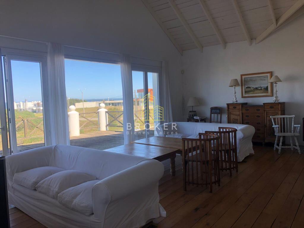 Venta y alquiler de gran casa en Montoya. Punta