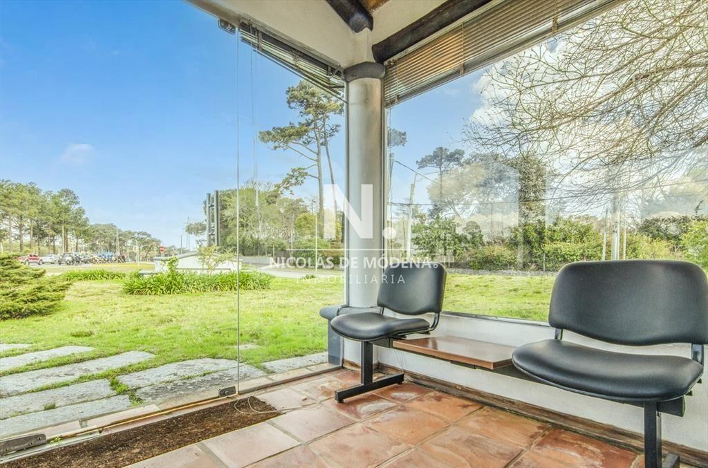 En venta impecable casa de 3 dormitorios, en Cantegril Punt