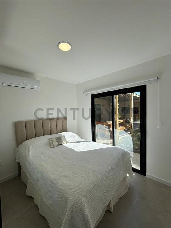 CASA a ESTRENAR PISCINA a metros del mar , 450m2  con ren...