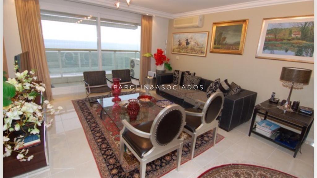 Apartamento en venta de 4 dormitorios en Punta