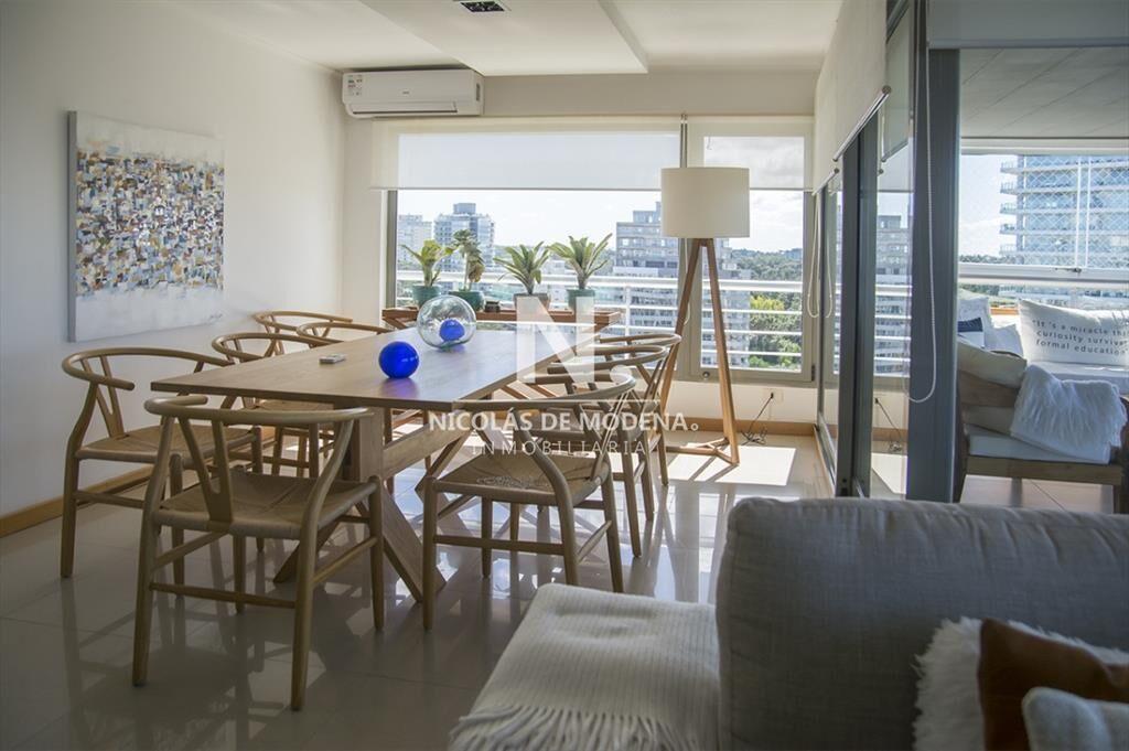 Penthouse en Punta del Este, playa brava 4 dormitorios