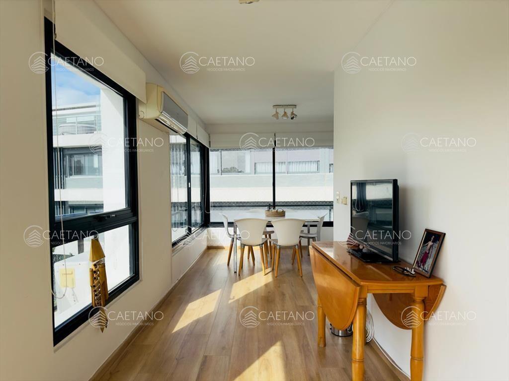 Apartamento en venta frente a playa brava.