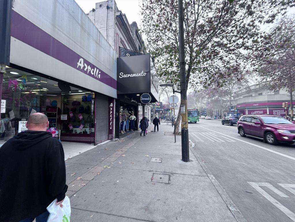 Alquiler local comercial sobre 8 de octubre