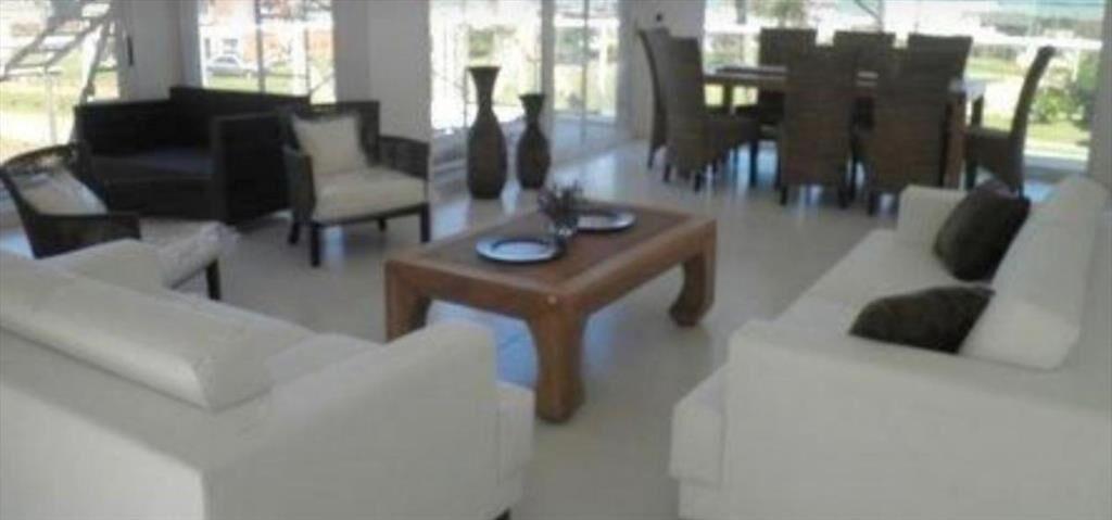 CASA EN VENTA DE 6 DORMITORIOS EN LA BARRA