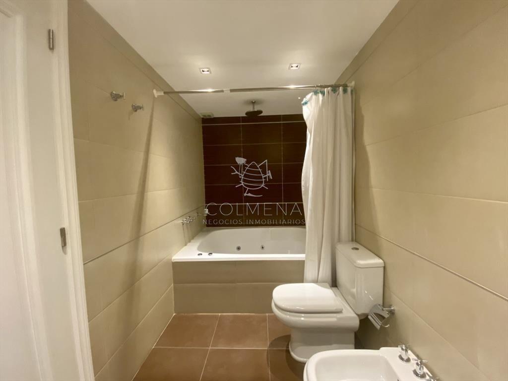Vende apartamento de 3dormitorios en Brava- Punta del Este