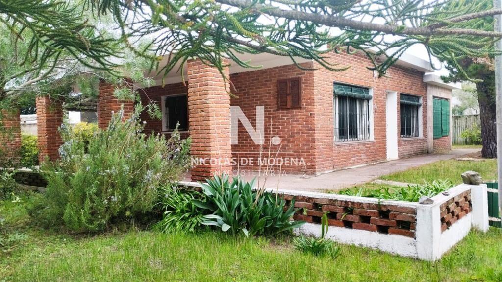 Vende casa de 4 dormitorios, con parrillero en