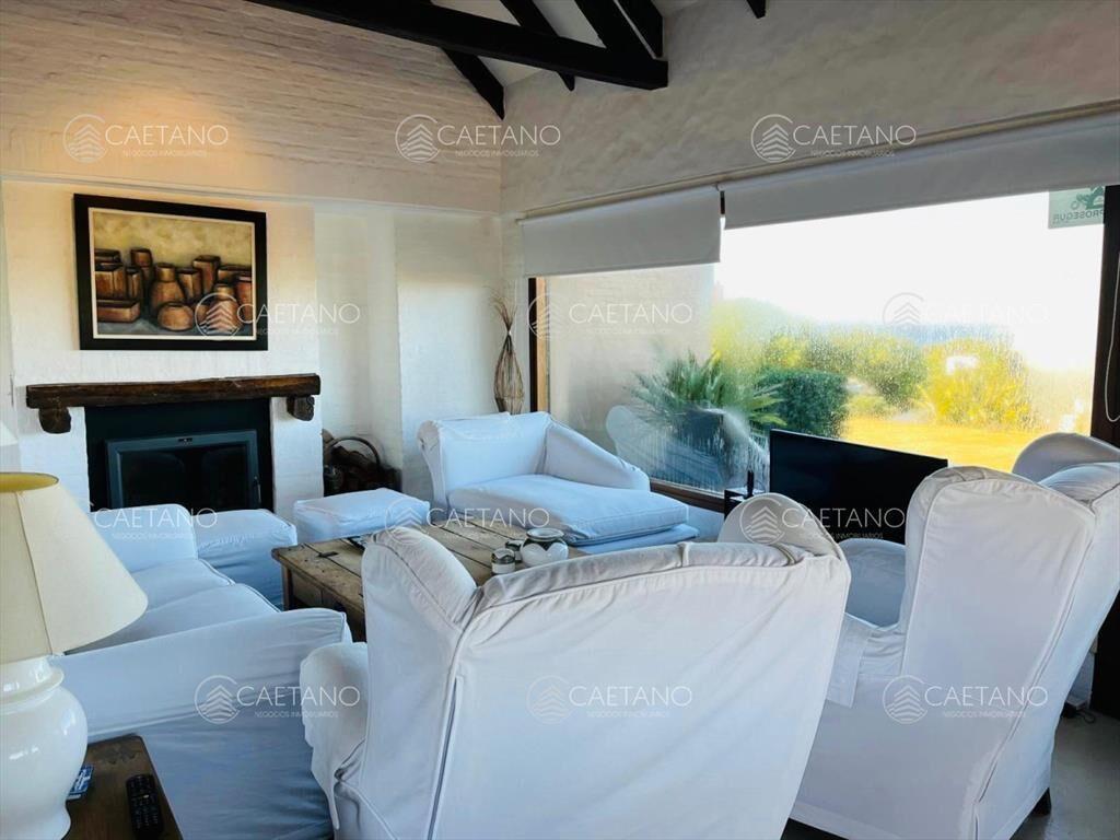 Preciosa casa en Montoya a metros del mar. Muy