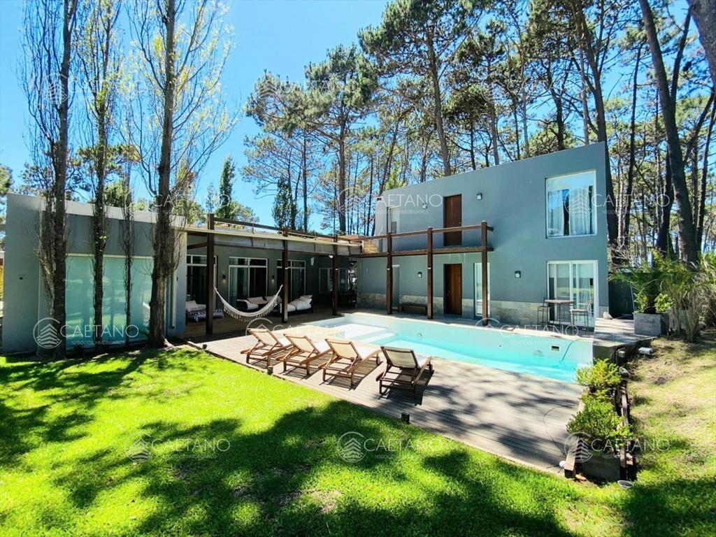 Casa en Alquiler Laguna Blanca Siete Dormitorios + Dependen