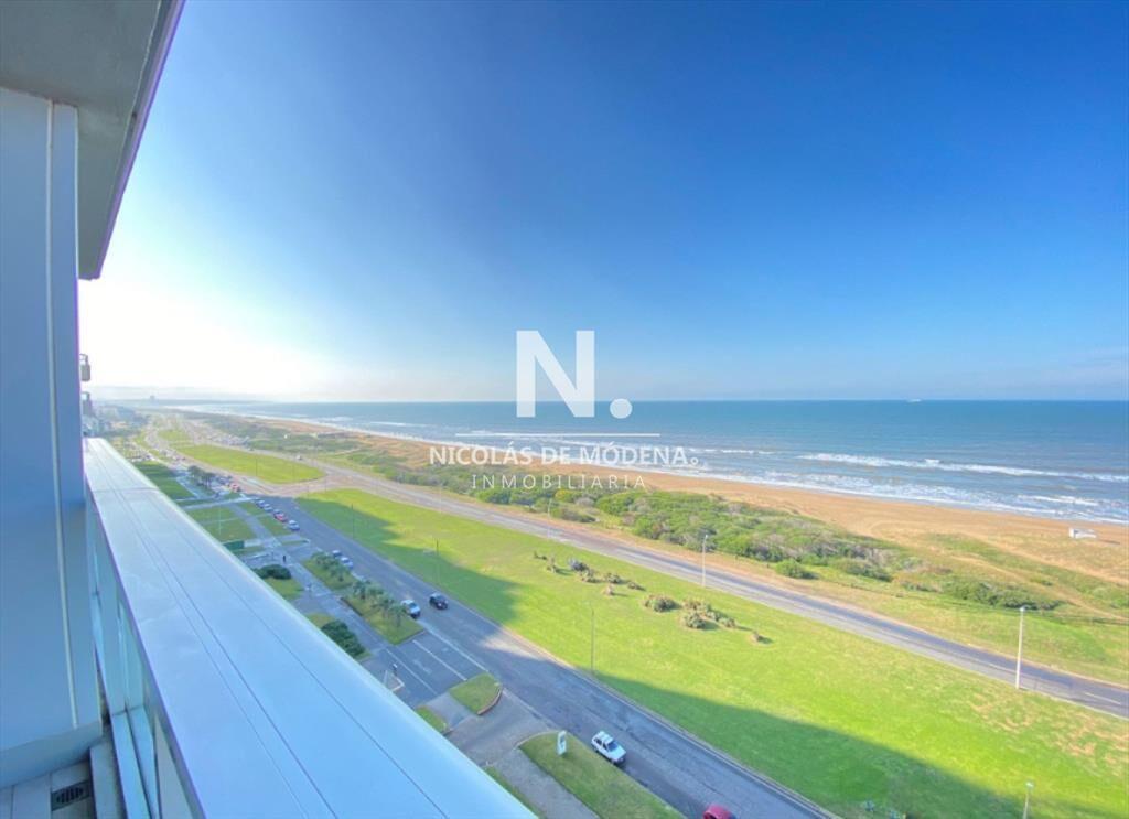 Vende Apartamento de 2 dormitorios frente al mar,