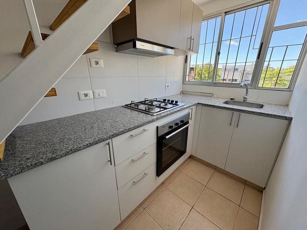 VENTA CASA POCITOS 2 DORM - SERVICIO - 2 BAÑOS - AZOTEA C/